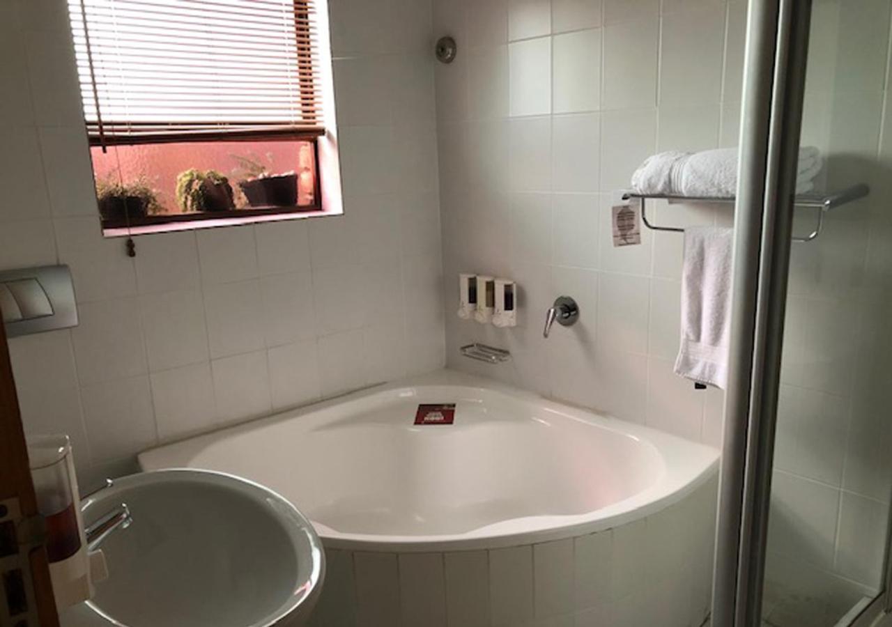 A La Martha'S Air-Port Guest House Port Elizabeth Esterno foto