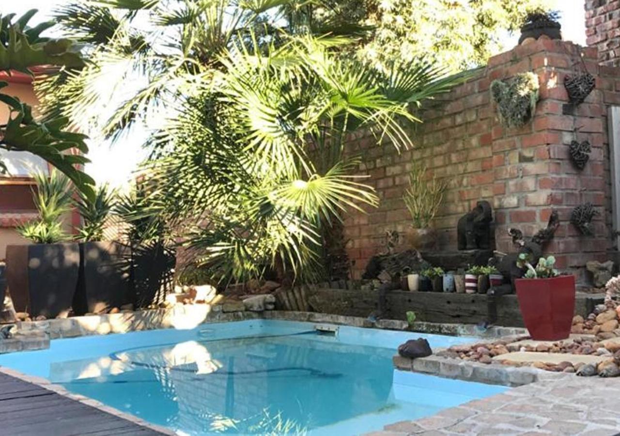 A La Martha'S Air-Port Guest House Port Elizabeth Esterno foto