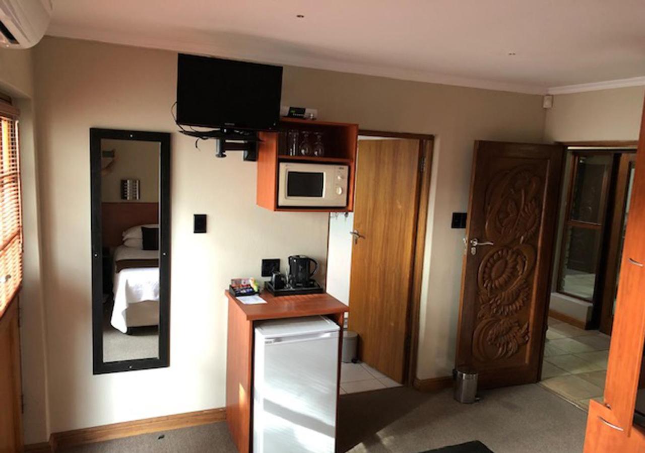 A La Martha'S Air-Port Guest House Port Elizabeth Esterno foto