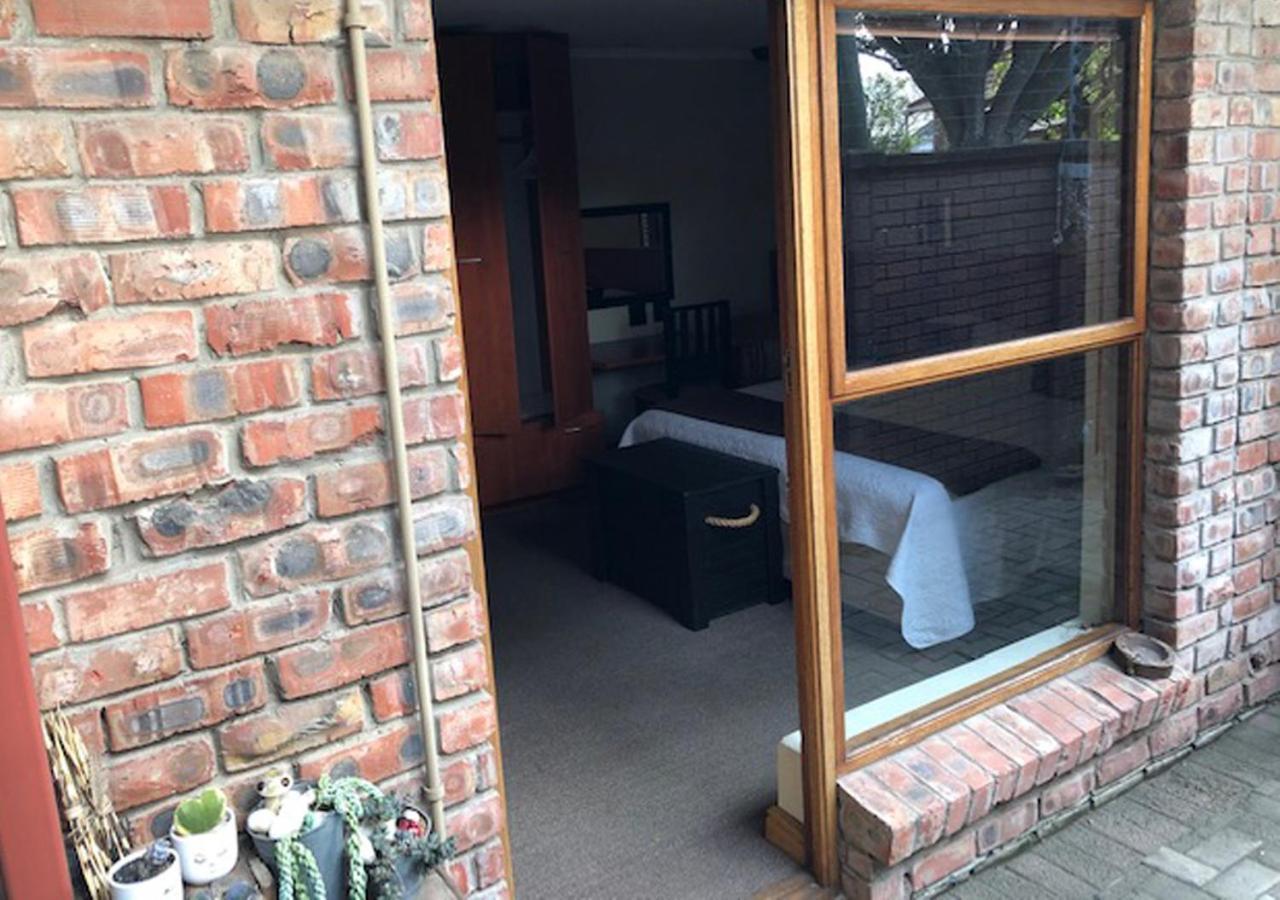 A La Martha'S Air-Port Guest House Port Elizabeth Esterno foto