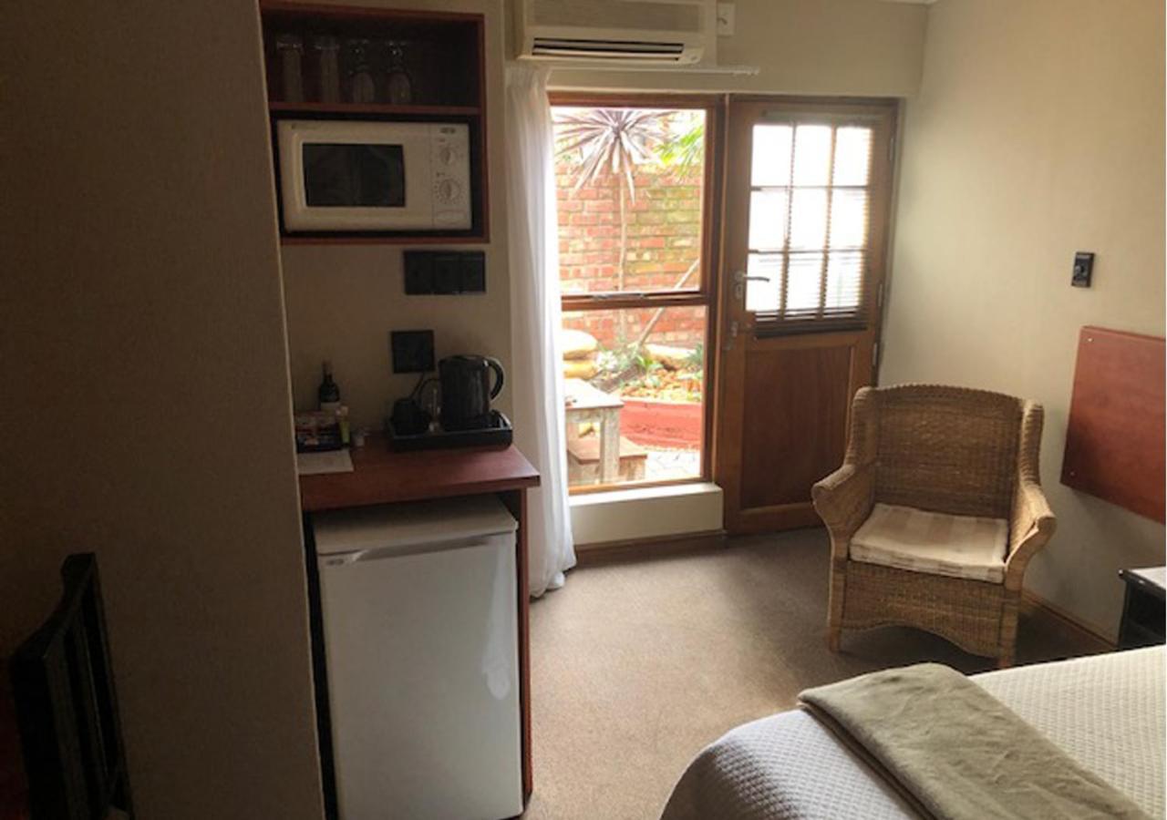 A La Martha'S Air-Port Guest House Port Elizabeth Esterno foto