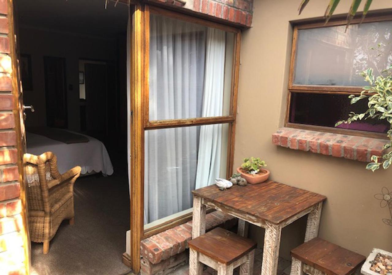 A La Martha'S Air-Port Guest House Port Elizabeth Esterno foto