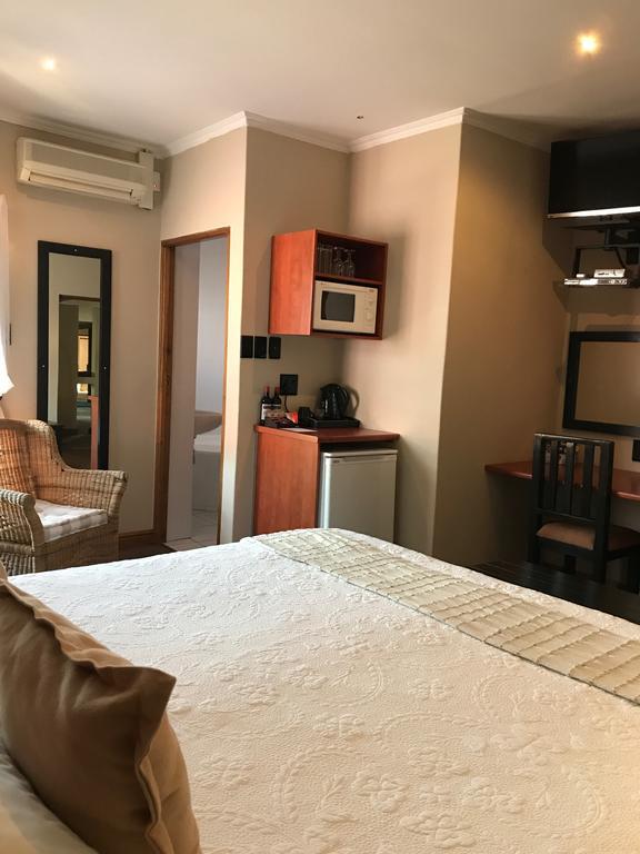 A La Martha'S Air-Port Guest House Port Elizabeth Esterno foto